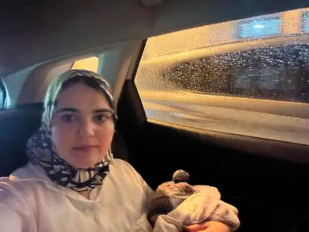 برلمانية تضطر لجلب رضيعها الى البرلمان وتحرج “الطالبي العلمي”