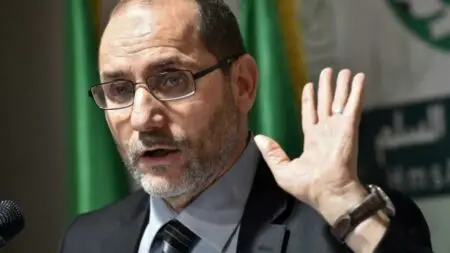سياسي جزائري: موسكو وبكين ليستا مستعدتين لإزعاج المغرب من أجل الجزائر