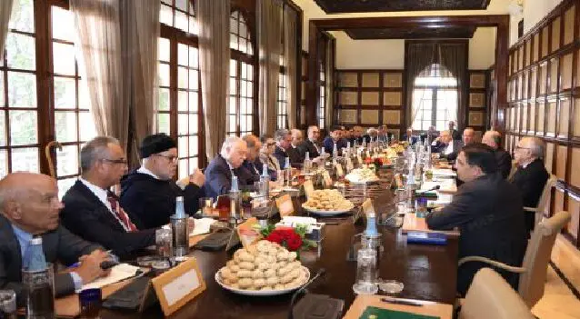 مستشارو الملك يعقدون اجتماعا مع زعماء الأحزاب حول الحكم الذاتي
