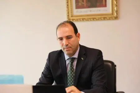 بسبب “تضارب المصالح”.. هيئة الوقاية من الرشوة تلغي صفقة دراسة حول القطاع الصحي