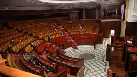 شبكة تطالب بتجريد النواب “السلايتية” من عضوية البرلمان