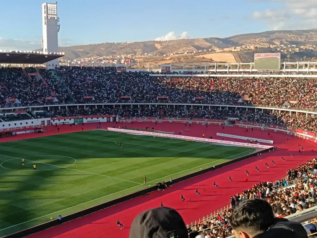 “الكاف” ترفض دخول الجماهير بدون تذكرة وإجراءات مشددة لضبط الولوج للملاعب