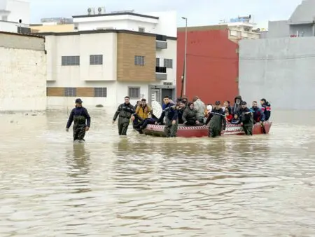 القصر الكبير..وادي اللوكوس يجبر 20 ألف شخص على مغادرة منازلهم