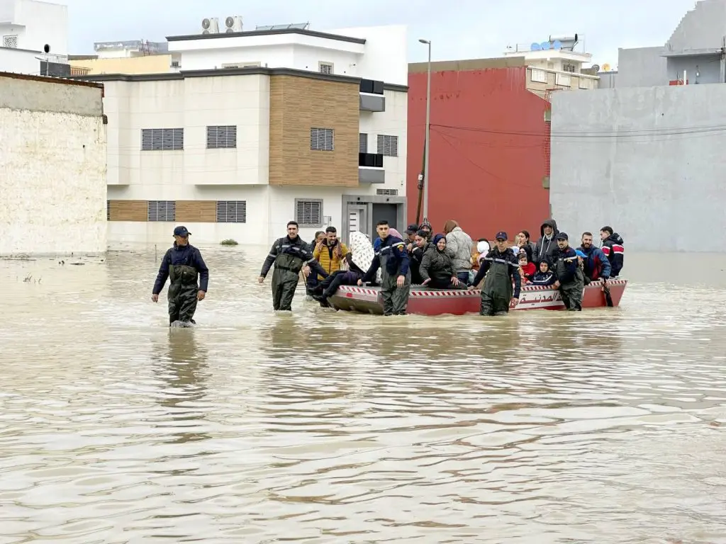 القصر الكبير..وادي اللوكوس يجبر 20 ألف شخص على مغادرة منازلهم