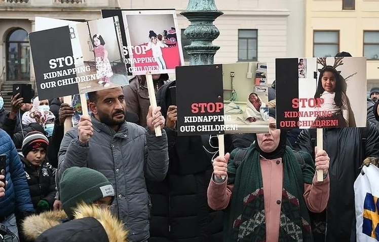 ثلاث طفلات مغربيات بالسويد يجررن بوريطة إلى المساءلة البرلمانية (أرشيف)