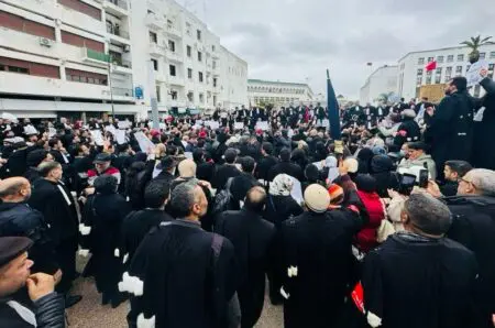 احتجاجات المحامين “تُحاصر” مقر وزارة العدل بالرباط