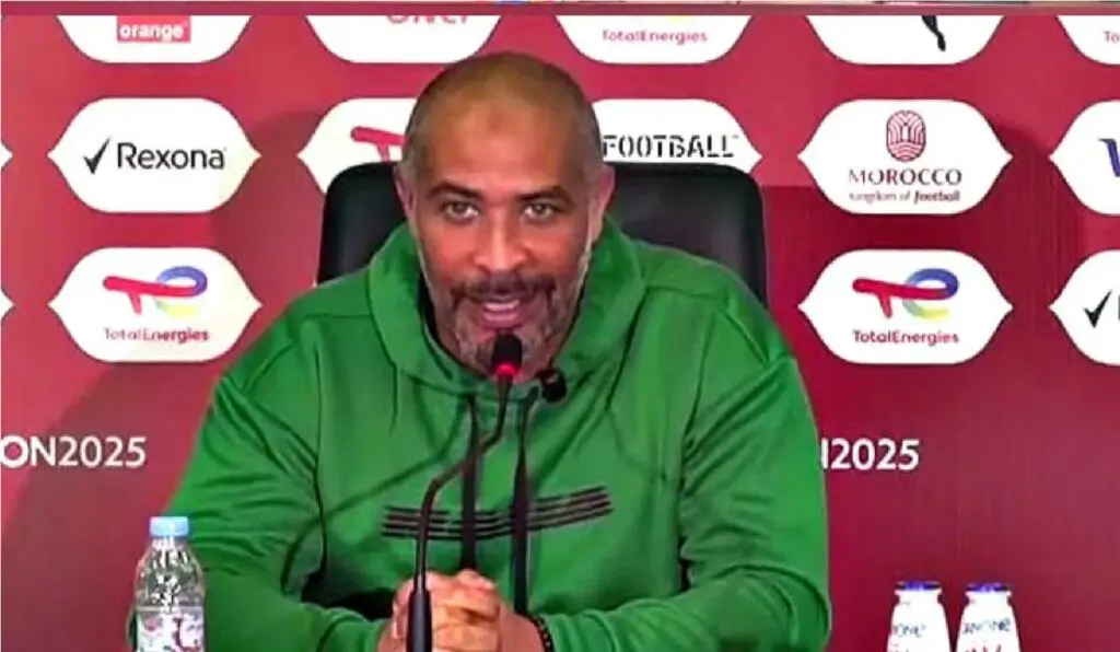 مدرب نيجيريا: المغرب ليس الجزائر وسنضع “الحافلة” إذا لزم الأمر