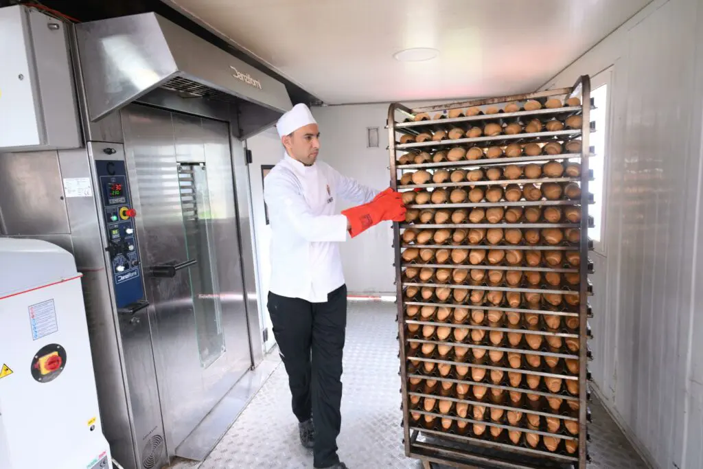 مديرية الأمن تخصص وحدات متنقلة لتأمين الخبز بالقصر الكبير