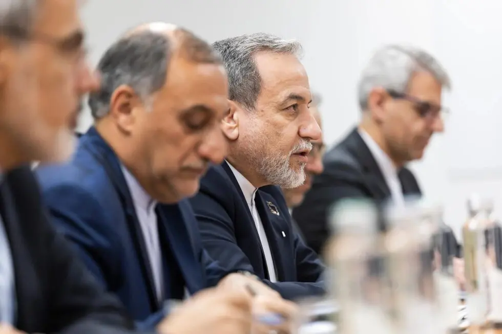 ترامب يلوح بضربات محدودة ضد إيران وطهران تتحدث عن اتفاق “وشيك”