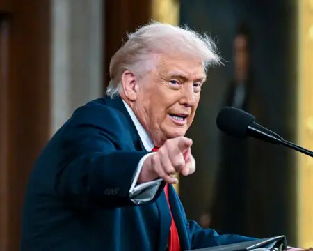ترامب يمهل إيران 48 ساعة لفتح معبر “هرمز”