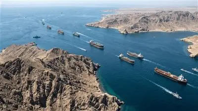 الحرب تخنق اقتصادات الخليج مع إغلاق مضيق هرمز