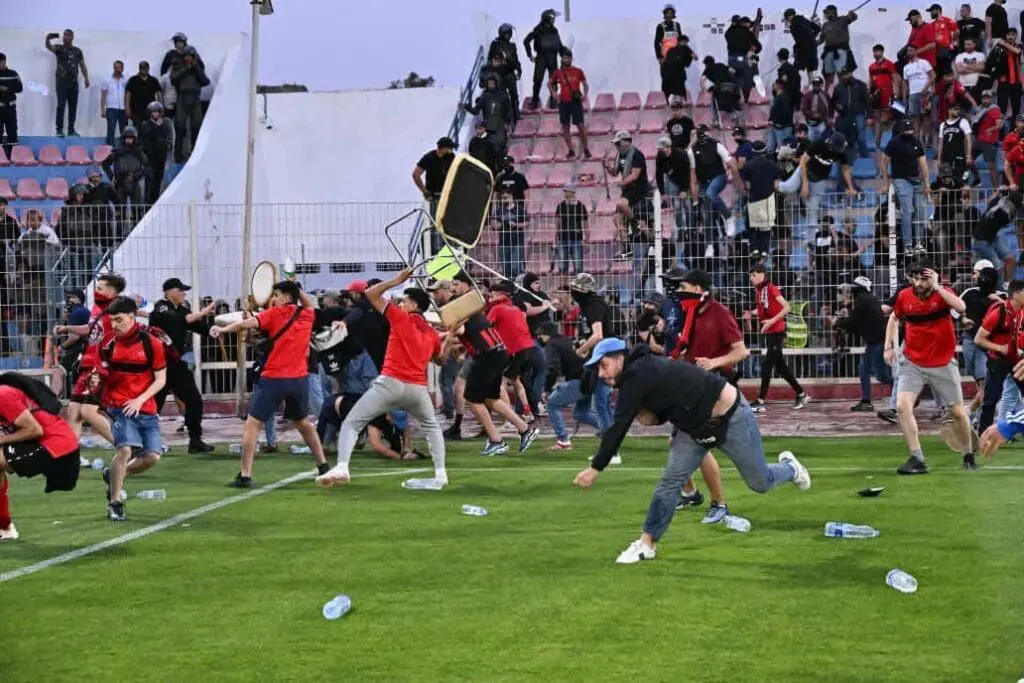 مصادر لـ “نيشان”: استفزازات تمس الوحدة الترابية للمغرب وراء الفوضى بملعب آسفي
