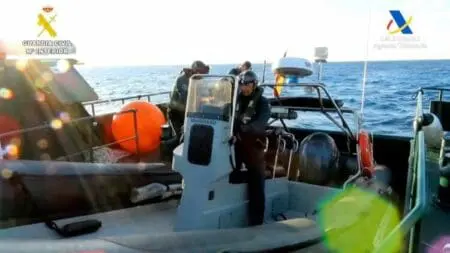 “زودياك” محمّلة بالوقود تصطدم بدورية للجمارك الإسبانية