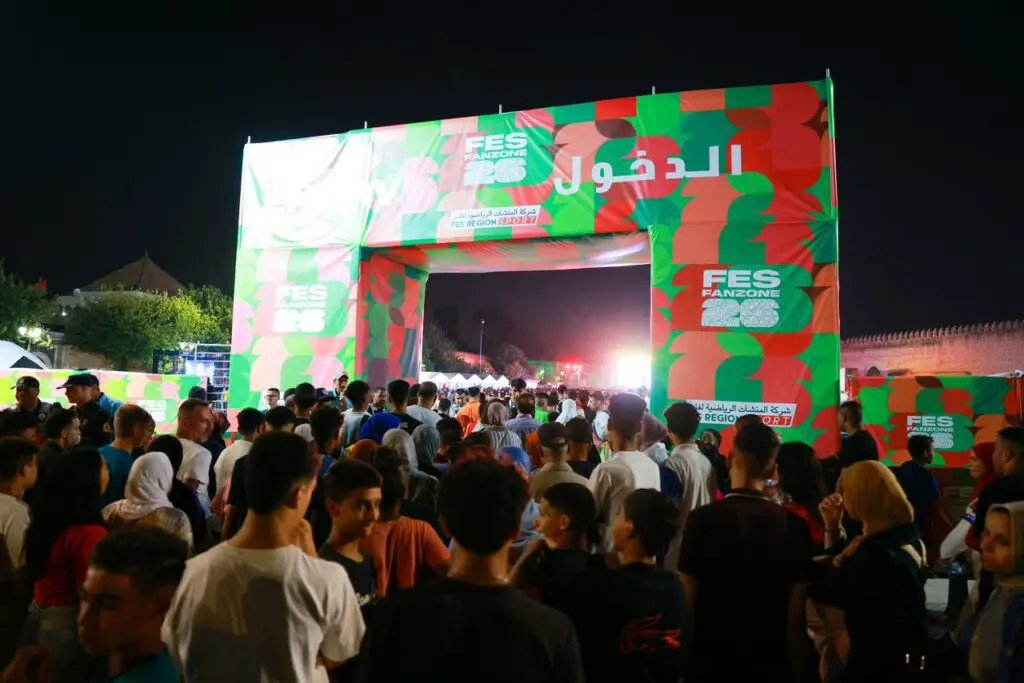 “فان زون” فاس يستقطب أزيد من عشرة آلاف مشجع لمتابعة مباراة المغرب وإسكتلندا