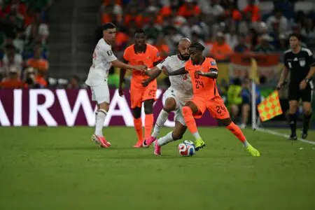 إعلام هولندي : المغرب أجبر “البرتقالي” على التخلي عن هويته