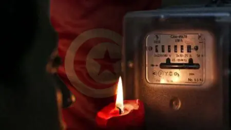 انقطاع الكهرباء يشعل الشارع التونسي.. وحديث عن أزمة قلبية للرئيس