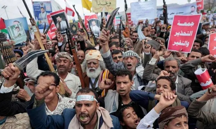 الحوثيون يهاجمون السعودية ويشعلون جبهة البحر الأحمر