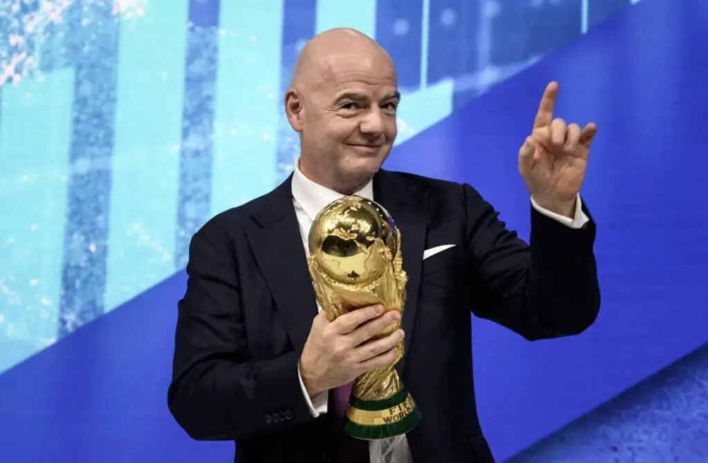 رئيس رابطة الدوري الإسباني: الفيفا دمرت كرة القدم.. وإنفانتينو “انتهى”