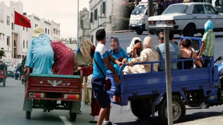 على مرأى من السلطات.. “التريبورتور” يفرض نفسه ناقلا للأشخاص بسلا