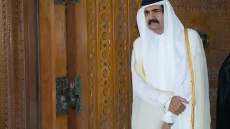 وفاة أمير قطر السابق الشيخ حمد بن خليفة آل ثاني عن عمر ناهز 74 عاماً