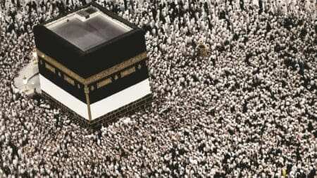 بعد الحديث عن تعليق العمل به.. السعودية تؤكد ضرورة التلقيح ضد الحمى الشوكية