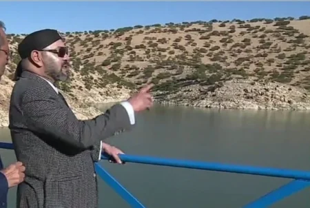 الملك محمد السادس: “لا يعقل أن نصرف عشرات الملايير لتعبئة المياه مقابل تواصل تبذيرها”