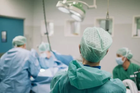 إجراء عمليتي زراعة كبد ناجحتين من متبرعين أحياء بمستشفى ابن سينا بالرباط