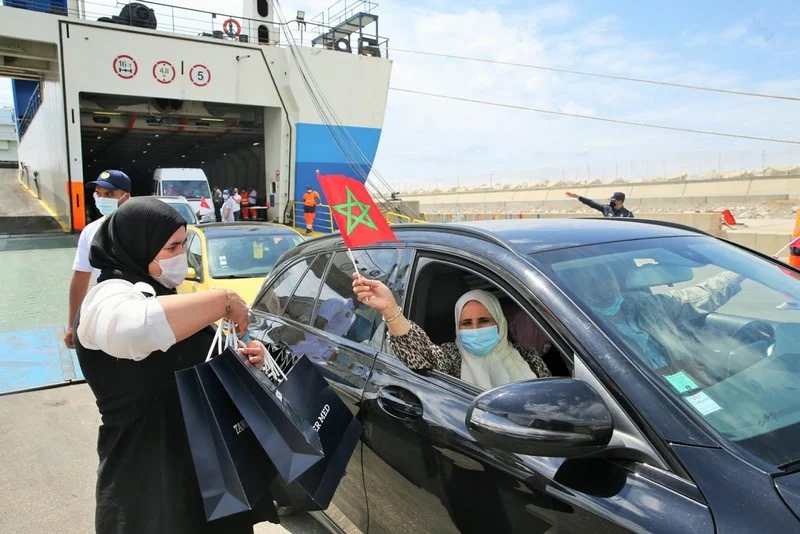 نادي المحامين يخصص خطوطا مجانية للجالية