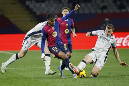 أوساسونا يطعن في مباراته مع برشلونة ويطالب باحتسابه فائزا