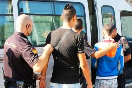 محاكمة مسؤولتين في سبتة بسبب ترحيل 55 قاصراً مغربياً